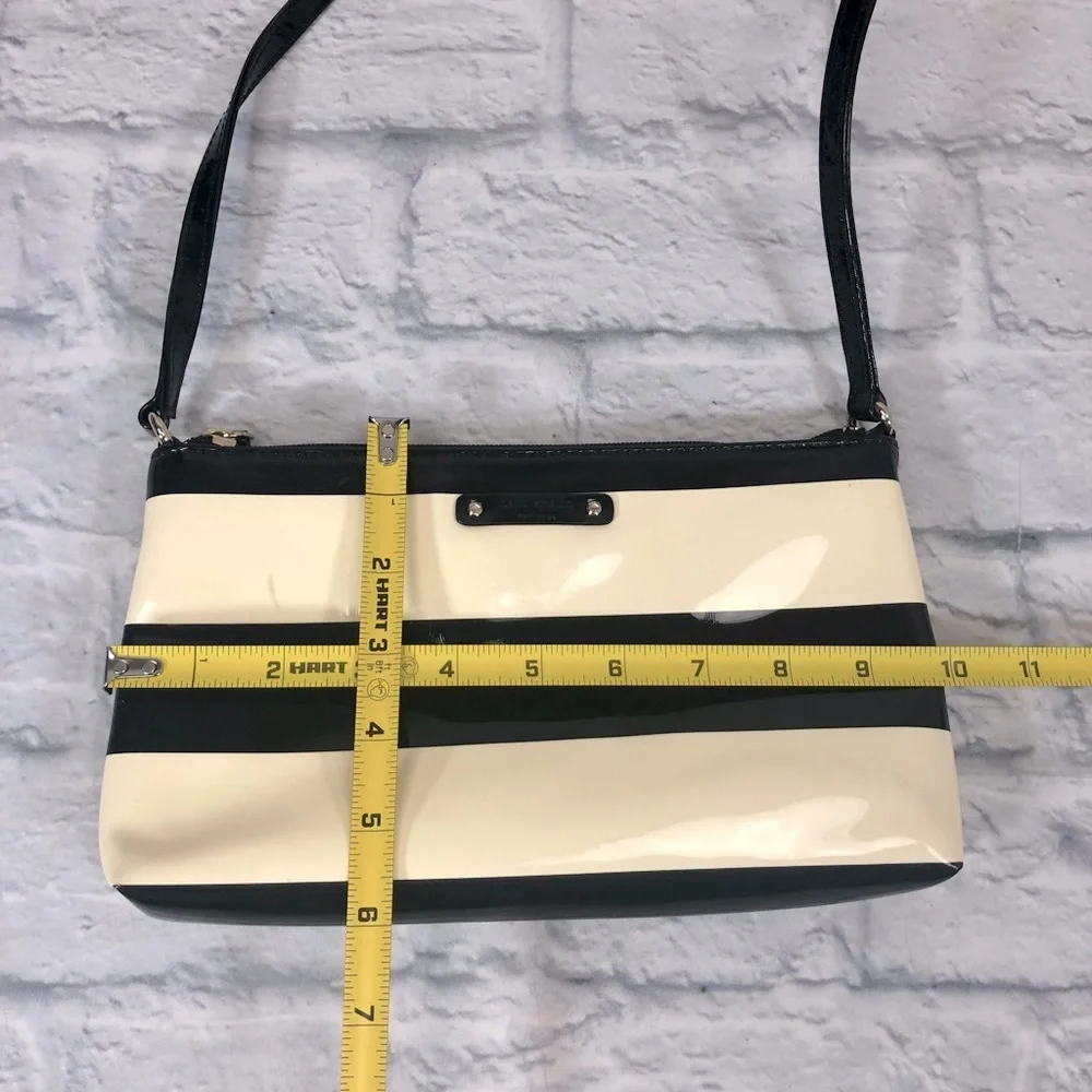 Kate Spade patent leather Striped Crossbody bag purse Pockets strap Logo